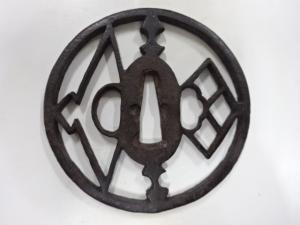 鉄地　赤坂透かし　鍔